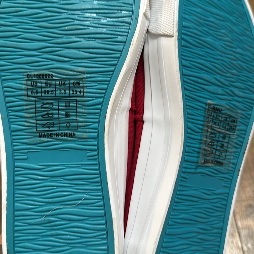 Red shoes - Picture 4 of 4